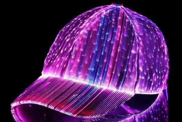 With this hat on, the whole stage becomes very lively